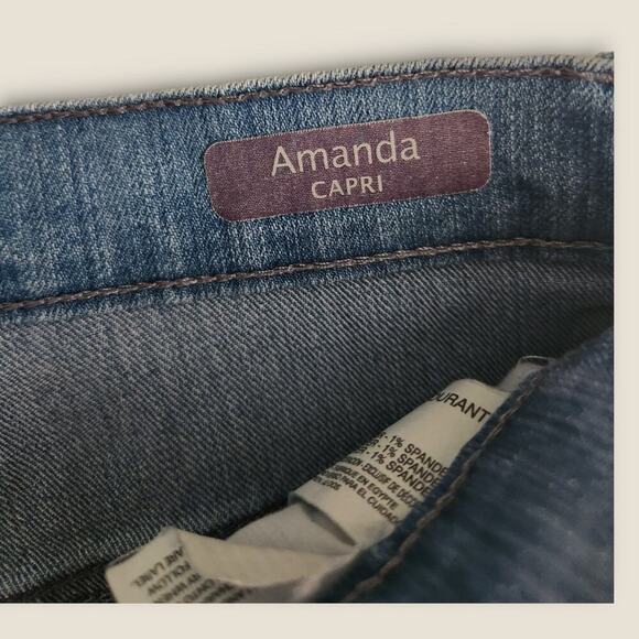 Gloria Vanderbilt Capris Women's Size 8 Amanda Capri Medium-Wash - Picture 4 of 5